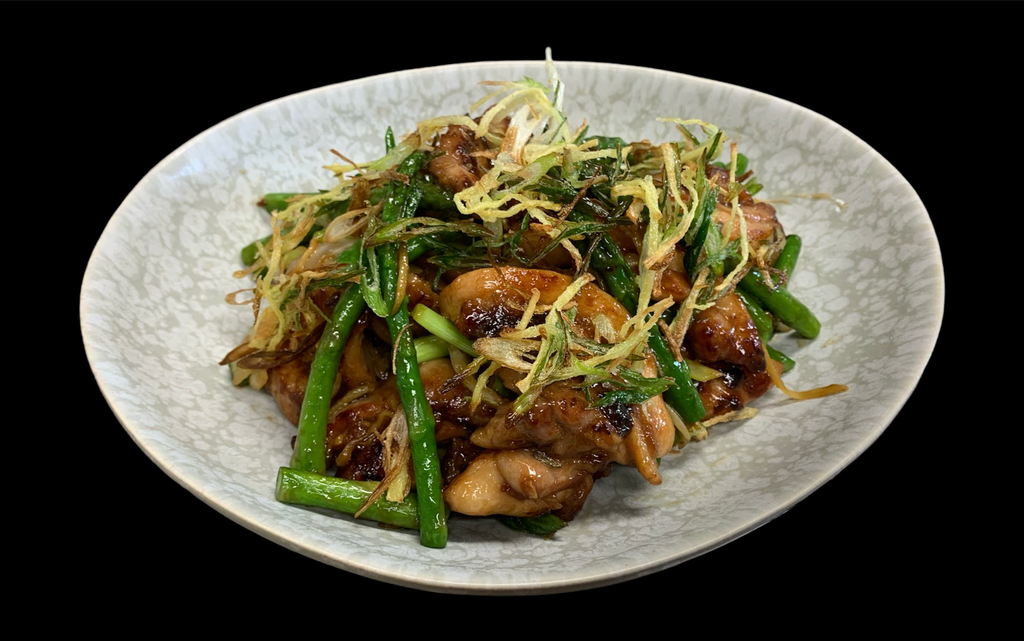 Kip met gember en groene asperges