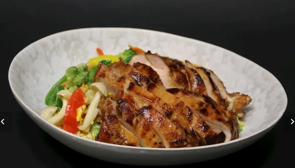 Kip met groentjes en noedels