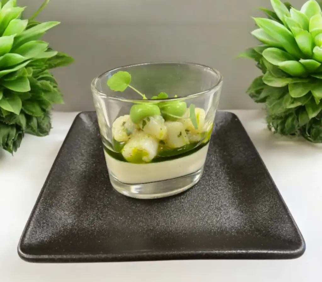 Coquilles met panna cotta van asperges en Thai basilicum 