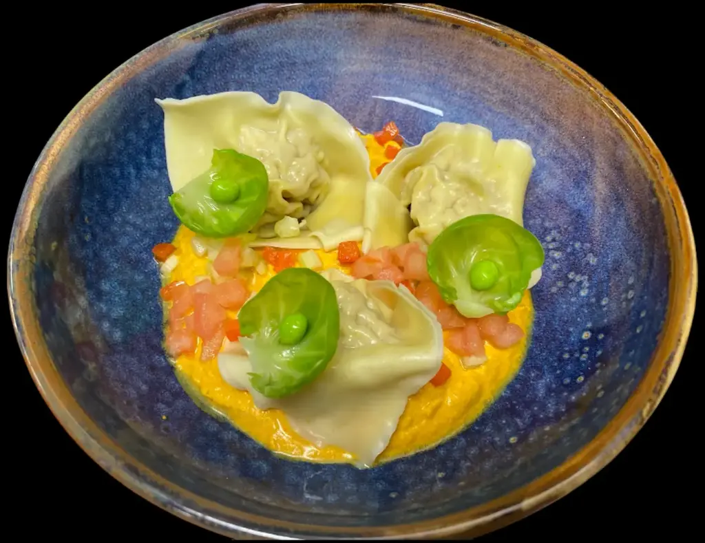 Kip ravioli in een curry saus 