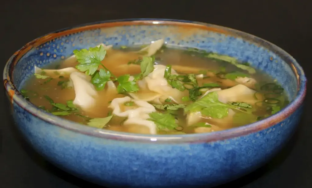 Wonton soep met scampi