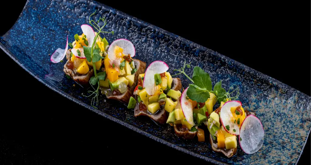 Tonijn met mango en avocado salsa