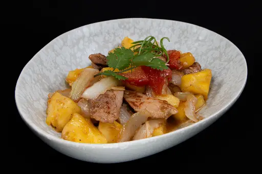 Kip met ananas en zoetzure saus